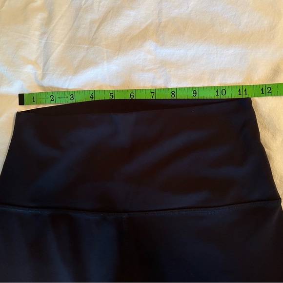 NWT Lululemon Align High Rise Scallop 25" Length in Black Size 6 - Picture 6 of 8